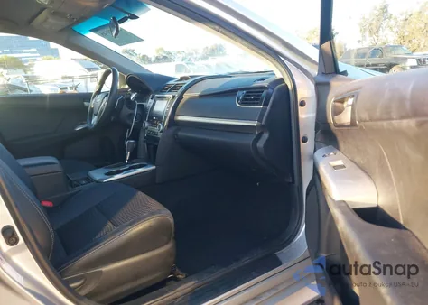 2014 Toyota Camry Se z USA, uszkodzony, nr VIN 4T1BF1FK1EU411702